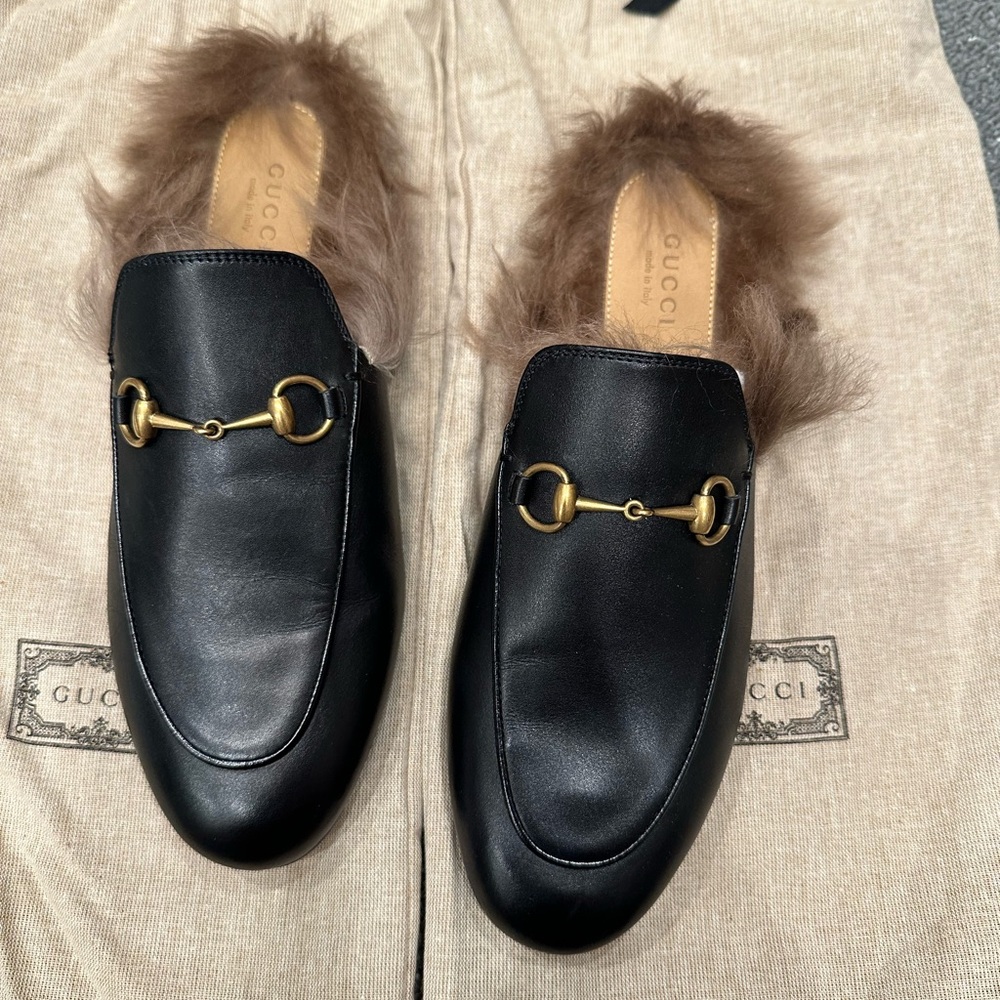 Gucci Black Leather Loafers with Fur Trim